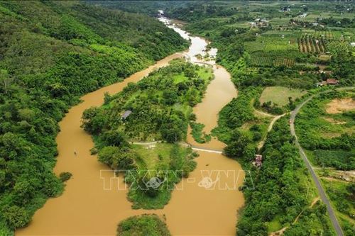 Tháo dỡ các công trình vi phạm tại cù lao trên sông Sêrêpốk
