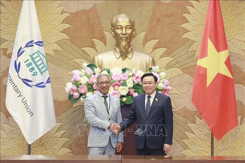 Chủ tịch Quốc hội Vương Đình Huệ tiếp Lãnh đạo Liên minh Nghị viện Thế giới
