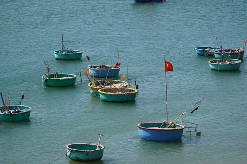 Bình Thuận: Thuyền thúng bị 1 phương tiện đâm va, thuyền viên mất tích