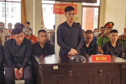 Chém người khi đi cùng chuyến phà, 6 bị cáo chia nhau hơn 44 năm tù