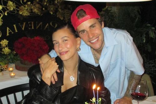 Justin Bieber thừa nhận 'xiêu lòng' với vợ nhân dịp kỉ niệm 5 năm ngày cưới