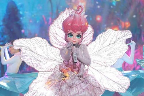 'Ca sĩ mặt nạ': Mascot Nàng Tiên Hoa xuất hiện, được nhận xét đẹp nhất chương trình