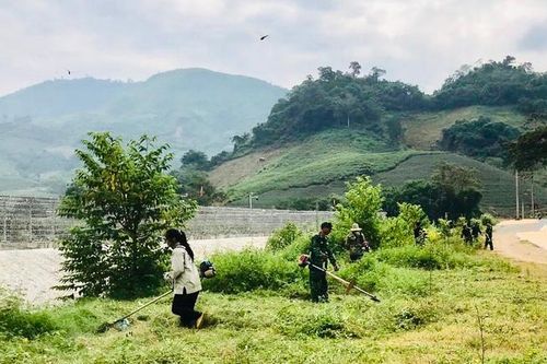 Bộ đội biên phòng 'cầm tay chỉ việc' dạy người Mông từng bước thoát nghèo