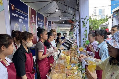 Doanh nghiệp F&B phải thích ứng 'luật chơi' mới