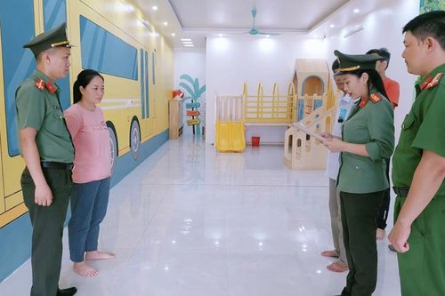 Thanh Hóa: Bắt giám đốc doanh nghiệp làm giả hồ sơ tổ chức cho người nước ngoài ở lại Việt Nam trái phép