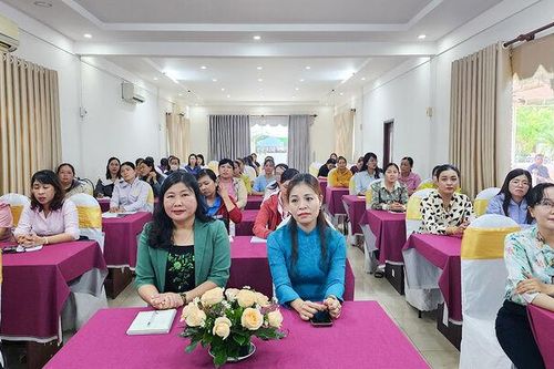 Bồi dưỡng nghiệp vụ công tác Hội Liên hiệp Phụ nữ Việt Nam cho 61 Chủ tịch, nguồn Chủ tịch Hội Liên hiệp Phụ nữ cấp cơ sở