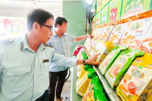 Kiểm tra an toàn vệ sinh thực phẩm dịp Tết Trung thu ở Châu Phú