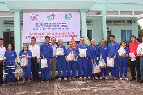 Gần 80 triệu đồng trao quà cho đối tượng yếu thế
