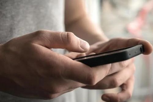 Làm sao để nói chuyện bớt 'nhạt'?
