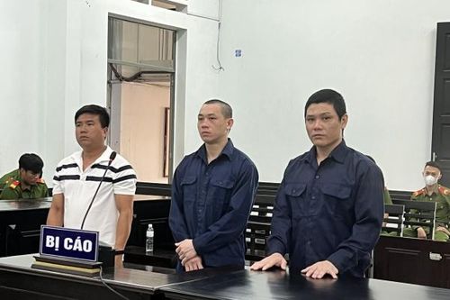 Từ xích mích khi ăn uống, 3 bị cáo vào tù