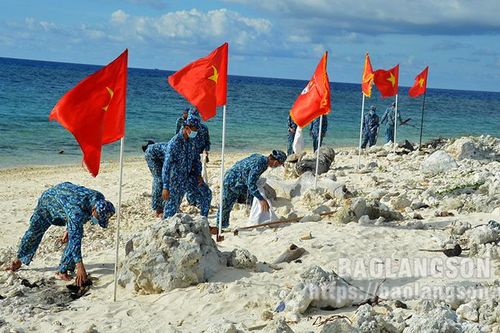 Tuổi trẻ Trường Sa chung tay bảo vệ môi trường