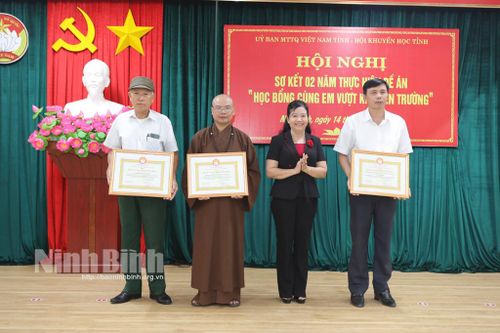 Sơ kết 2 năm thực hiện Đề án 'Học bổng cùng em vượt khó đến trường'