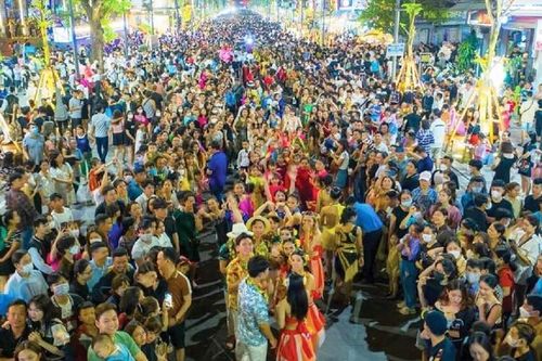 Phố đi bộ còn thiếu sản phẩm du lịch nổi bật