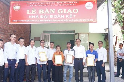 Nhiệt điện Phú Mỹ bàn giao 5 căn nhà Đại đoàn kết