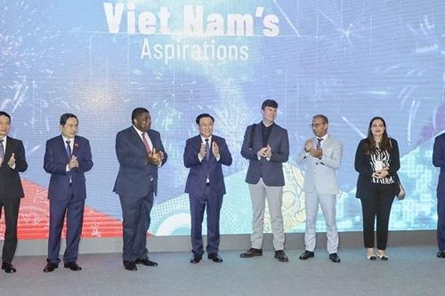 Chủ tịch Quốc hội Vương Đình Huệ dự Lễ khai mạc Triển lãm 'Khát vọng Việt Nam'