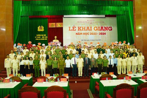 Trường Đại học Kỹ thuật - Hậu cần CAND tổ chức lễ khai giảng năm học mới