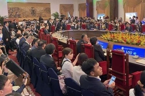 TP Hồ Chí Minh gặp gỡ 100 CEO để hiến kế tăng trưởng xanh