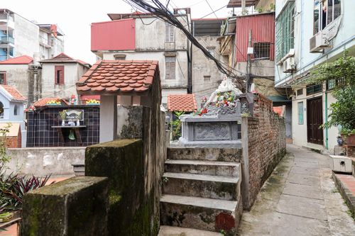 Nhà đất xen nghĩa trang: Giá rẻ cỡ nào mà hút khách?