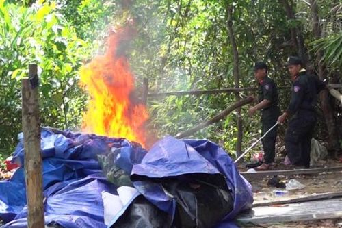 Gần 50 cảnh sát truy quét 'vàng tặc' ở Bồng Miêu
