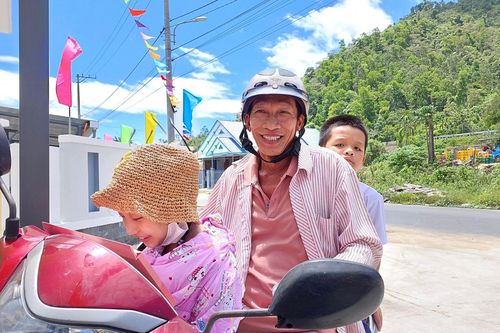 54 học sinh không được cho đi học để phản đối sáp nhập trường: 37/54 em đến lớp
