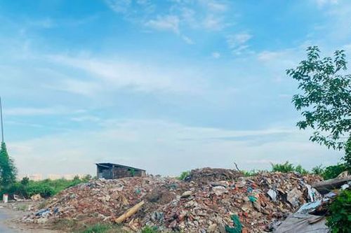 Ngăn chặn đổ phế thải dọc Đại lộ Thăng Long