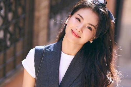 Lưu Đào chạy 9 km mỗi ngày để giữ sắc vóc như gái đôi mươi