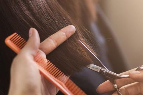 Cắt tóc định kỳ bao lâu một lần để có mái tóc khỏe đẹp?