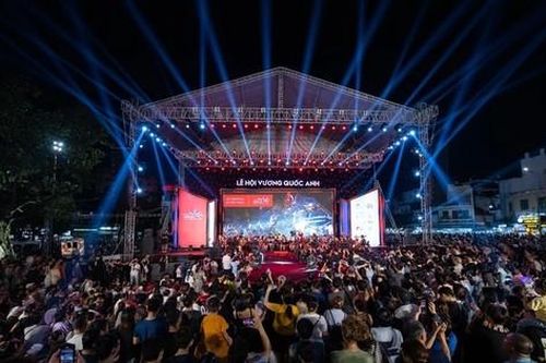 Lễ hội Vương quốc Anh ở TP.HCM: Giao lưu với nhóm nhạc 911 và danh thủ CLB Liverpool