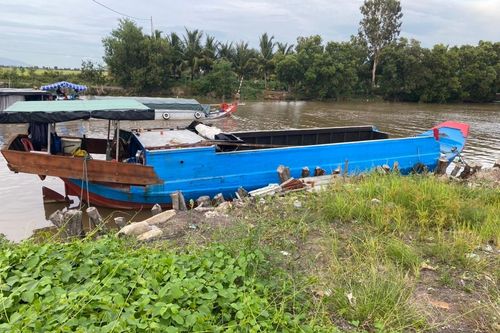 Tiền Giang: Bắt tạm giam 2 đối tượng trộm sà lan và ghe
