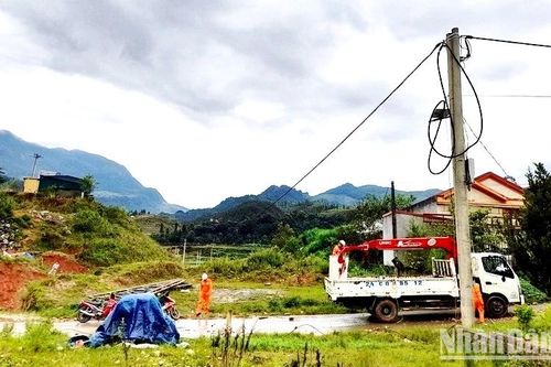 Cấp điện lưới trở lại cho vùng lũ ống Sa Pa