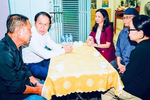 Bí thư Thành ủy Hải Phòng thăm hỏi, động viên gia đình nạn nhân tử vong trong vụ cháy chung cư mini tại Hà Nội