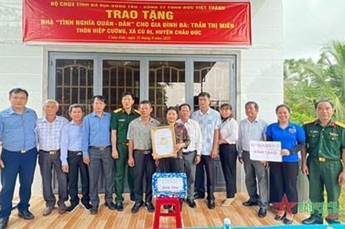 Bộ CHQS tỉnh Bà Rịa - Vũng Tàu bàn giao 'Nhà tình nghĩa quân - dân'