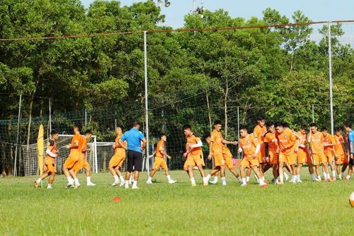 Sao U23 Việt Nam đã tham gia tập luyện cùng SHB Đà Nẵng