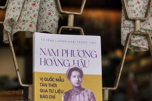 Tác giả 9X ra mắt sách về Nam Phương Hoàng hậu