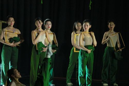 Tái diễn vở múa cách mạng 'Hoàng hôn'