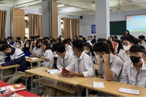 Học sinh THPT Nguyễn Tất Thành, Thanh Xuân 'vỡ òa' với phương pháp tiếng Anh mới