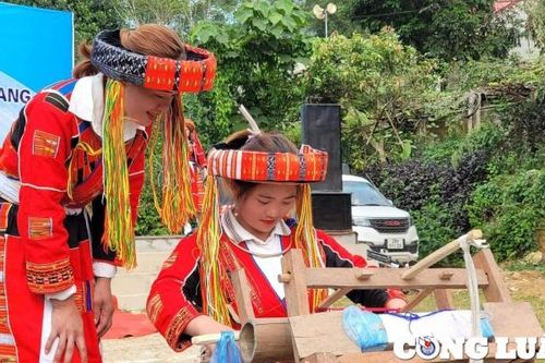 Khám phá tinh hoa thổ cẩm của người dân tộc Pà Thẻn - Tuyên Quang