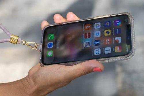 Pháp cấm iPhone 12 do mức độ bức xạ cao, nhiều quốc gia châu Âu xem xét