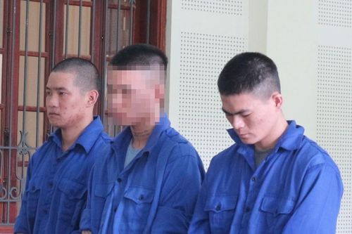 Hai gã trai trẻ làm tay sai cho 'trùm' ma túy để thỏa mãn cơn nghiện