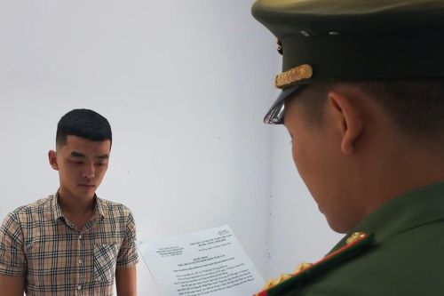 Bắt 2 tài xế xe công nghệ mua bán, tàng trữ vũ khí quân dụng