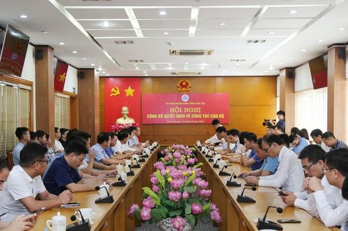 UBND tỉnh Lào Cai công bố các quyết định về công tác cán bộ
