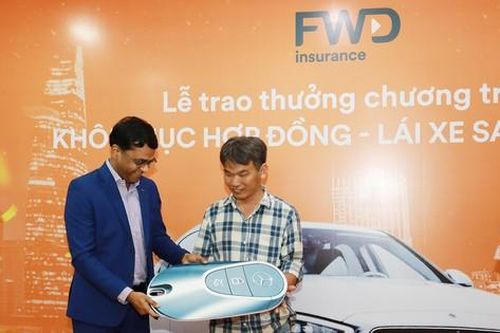 Khôi phục hợp đồng bảo hiểm, rước luôn xe sang Mercedes về nhà