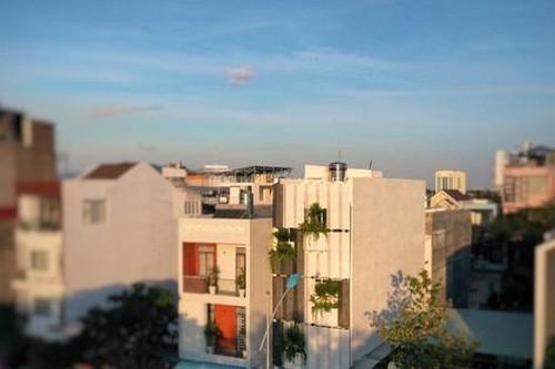 Căn nhà đặc biệt ở Ninh Thuận sử dụng lớp lam sắt ở mặt tiền
