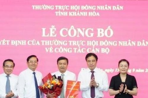 Khánh Hòa công bố quyết định về công tác cán bộ