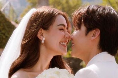 Đám cưới của cặp sao đẹp nhất Thái Lan yêu nhau 10 năm