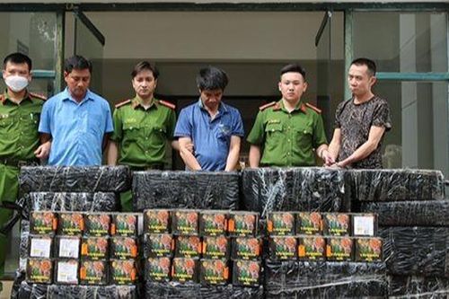 Thuê ô tô, chất nửa tấn pháo từ Quảng Trị ra Nghệ An