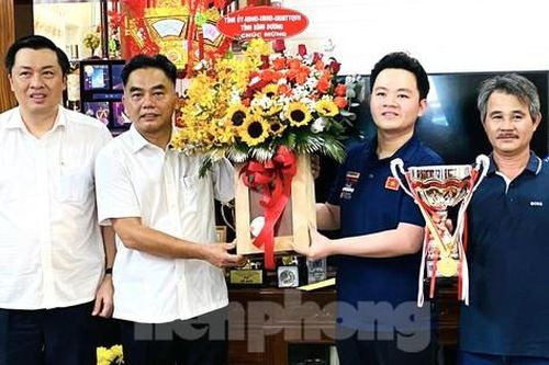 Bình Dương chúc mừng nhà vô địch Billiards thế giới Bao Phương Vinh