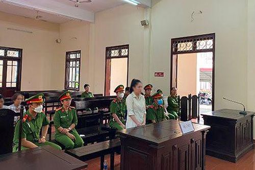 Lừa bán cháu họ sang Campuchia