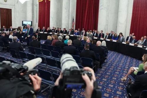Bill Gates, Elon Musk và Mark Zuckerberg cùng xuất hiện trong cuộc họp kín