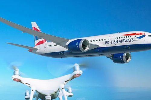 Máy bay Boeing 787 chở 256 hành khách suýt đâm trúng flycam khi hạ cánh